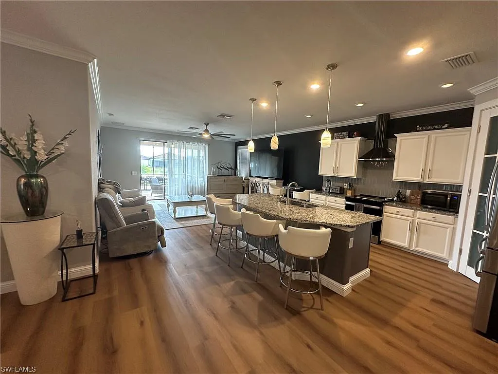 2 bed, 2.0 bath, 1900 sqft, $3,000 — Photo 4