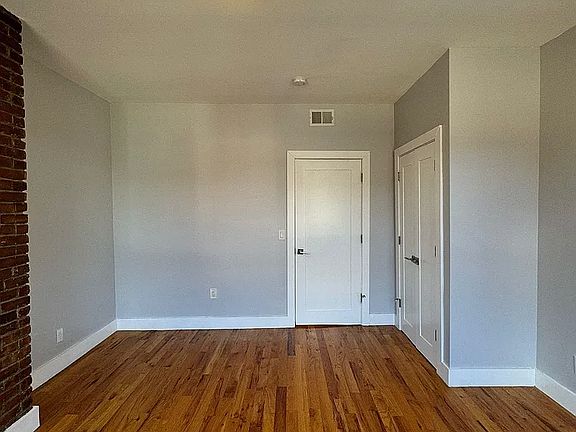 5th image of 17 Jewett Ave #2L