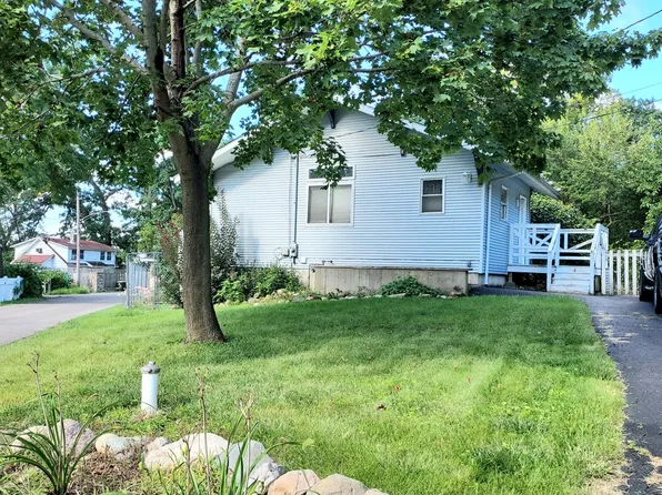 25317 W North Ave, Antioch, IL 60002