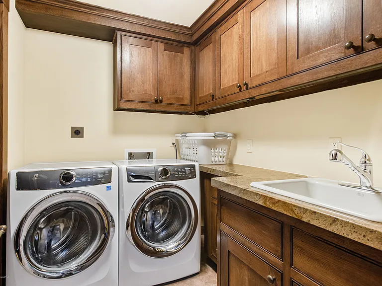 565 N Starwood Dr — Photo 49