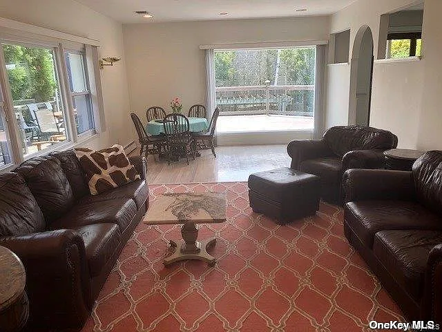 6 bed, 4.0 bath, 4006 sqft, $6,000 — Photo 3