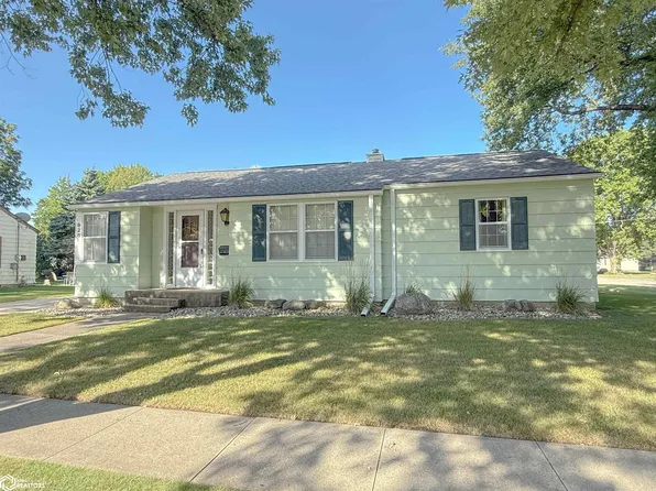 926 1st St NW, Hampton, IA 50441