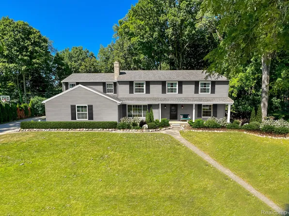 32545 Old Post Rd, Beverly Hills, MI 48025