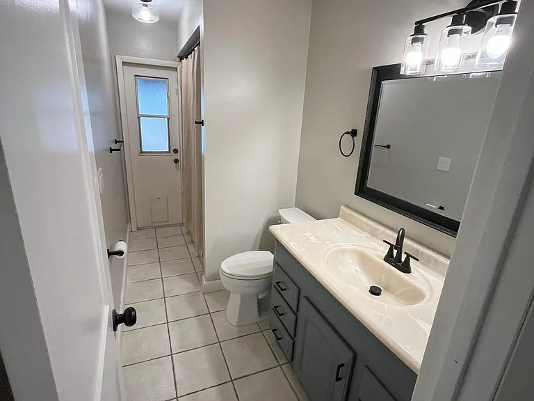 245 W Highland St — Photo 20