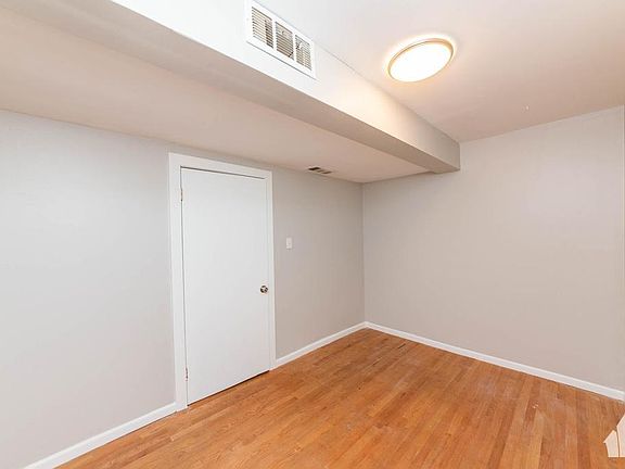 2nd image of 2917 N Wisner Ave #1