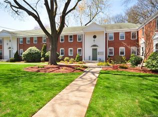 53 Robin Rd APT B1, West Hartford, CT 06119