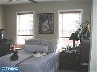 4th image of 1523 Earl St