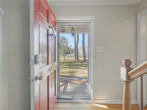 5th image of 242 Hunts Neck Rd