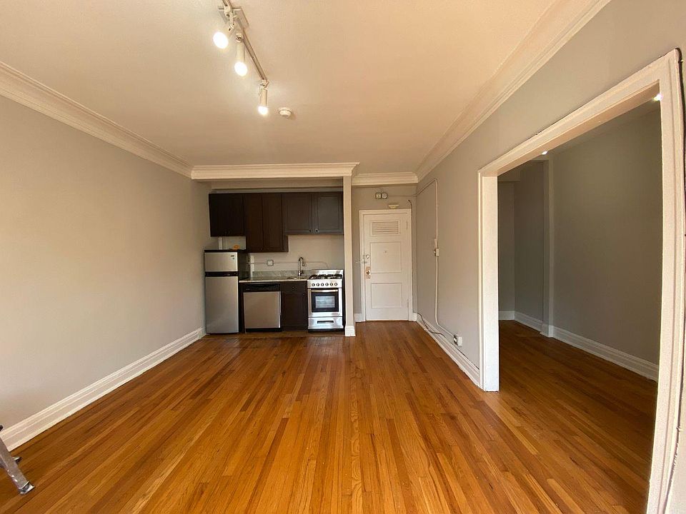 1st image of 1210 W Granville Ave #323