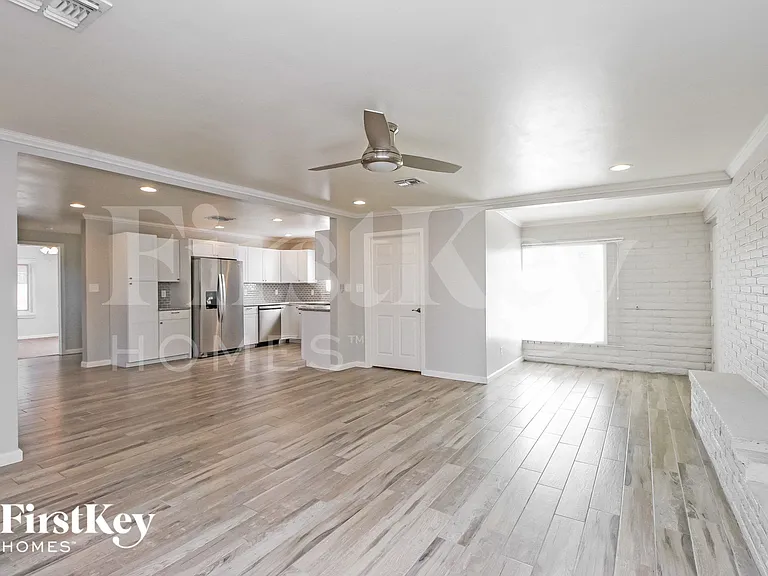 1132 N Rose St — Photo 5