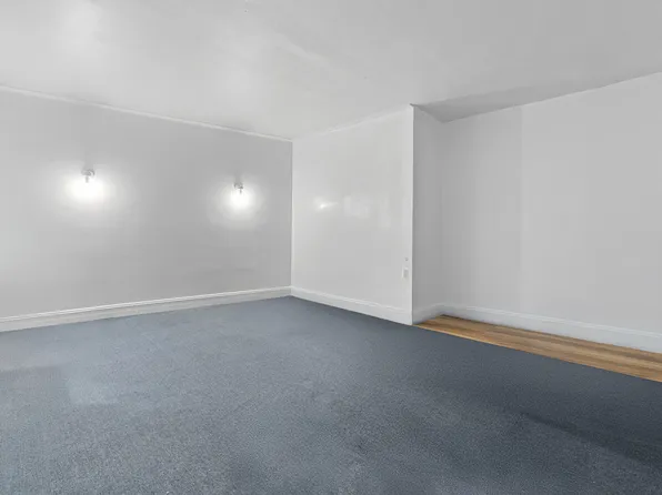 941 Jerome Avenue image 2 of 11