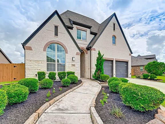 A combination of Brick and Stone elevation