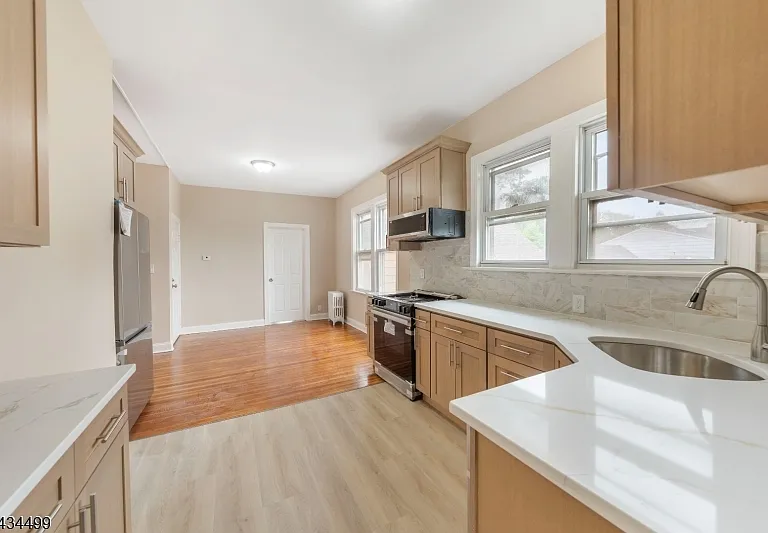 49-51 Caldwell Pl #3 — Photo 3