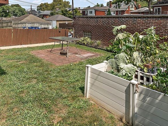 4th image of 563 S Braddock Ave APT 1