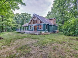 4422 Skyline Dr, Canadensis, PA 18325