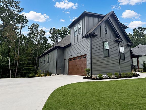 2nd image of 3105 Chatham Dr