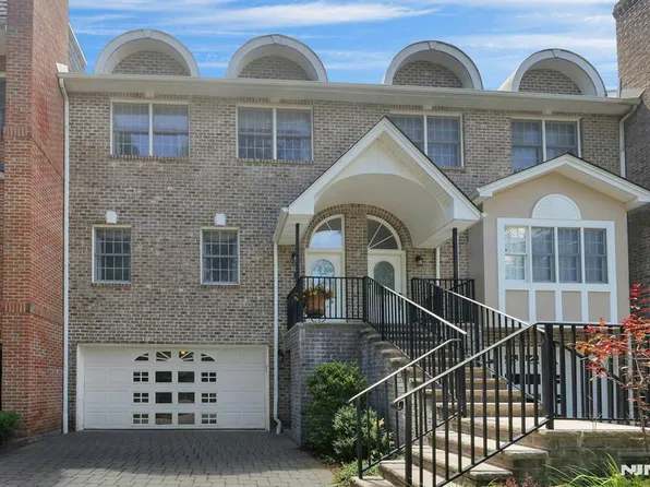 143 Stonegate Trl #44, Cresskill, NJ 07626