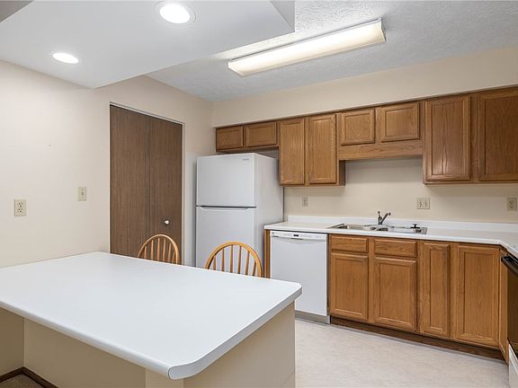 5th image of 207 Clubhouse Dr