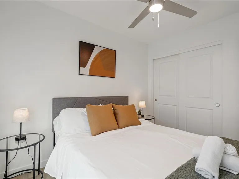 1818 W Earll Dr — Photo 23