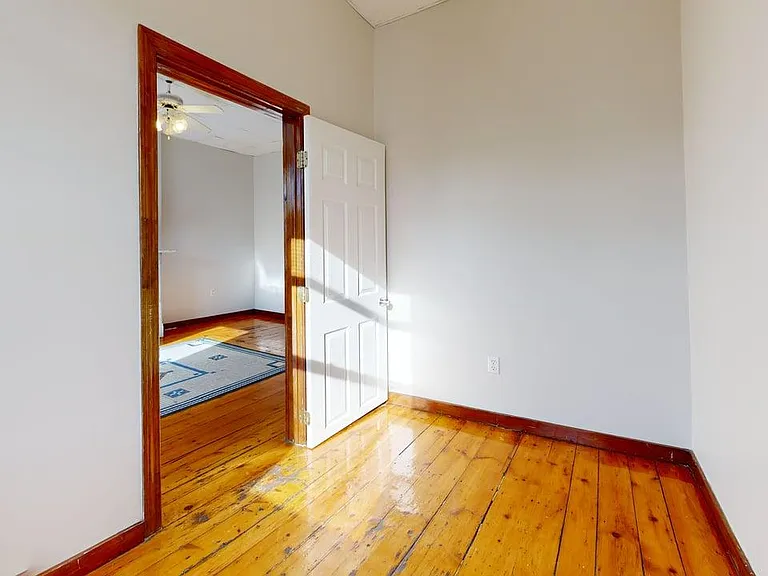 60-62 Chelsea St #2 — Photo 8
