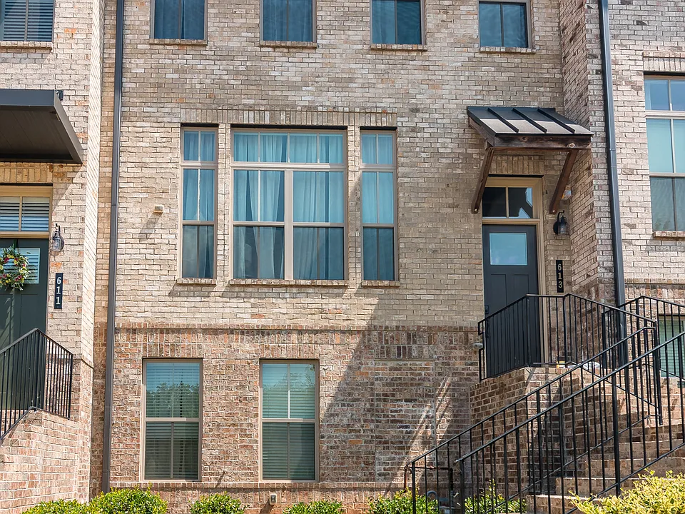613 Harrington Hls