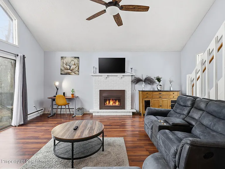1379 Winding Way — Photo 7