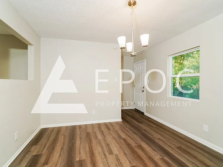 504 Meggs St — Photo 12