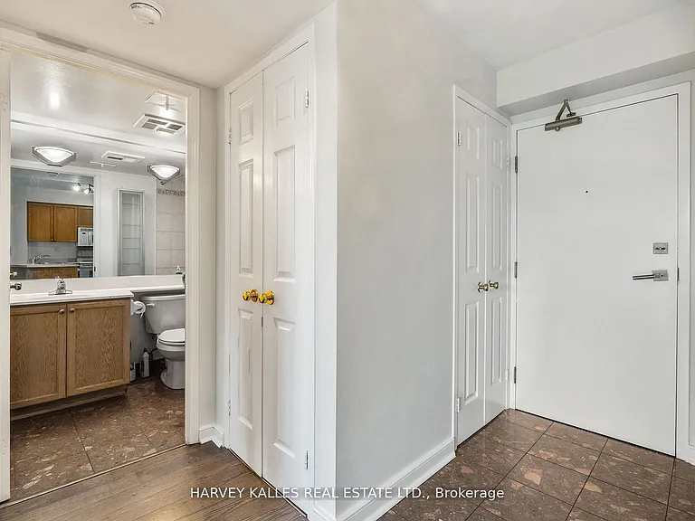 109 Front St E #512 — Photo 16