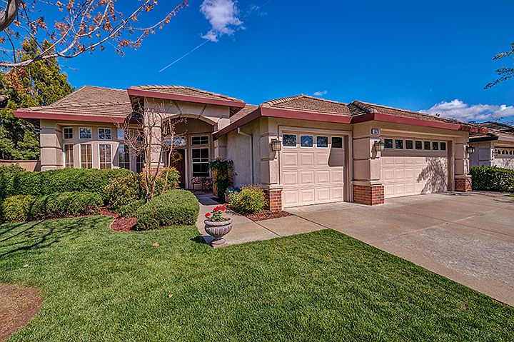 SINGLE-STORY PARKWAY BEAUTY 