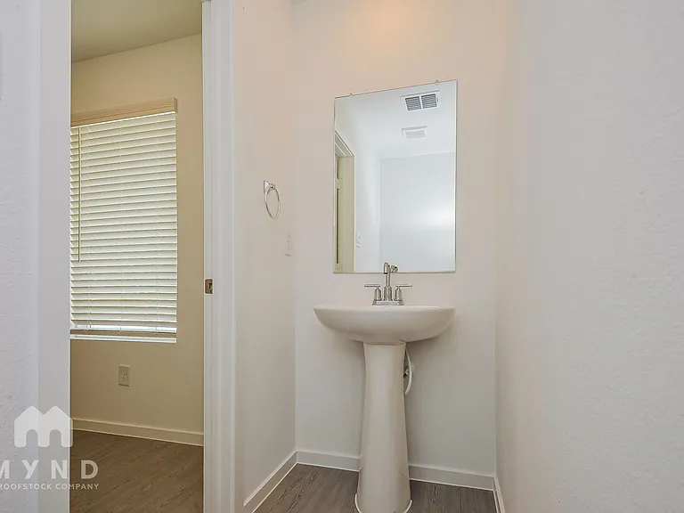 2716 Mistwood Dr — Photo 23