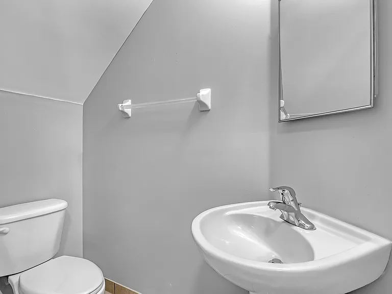 3464 Commodore Ct — Photo 26