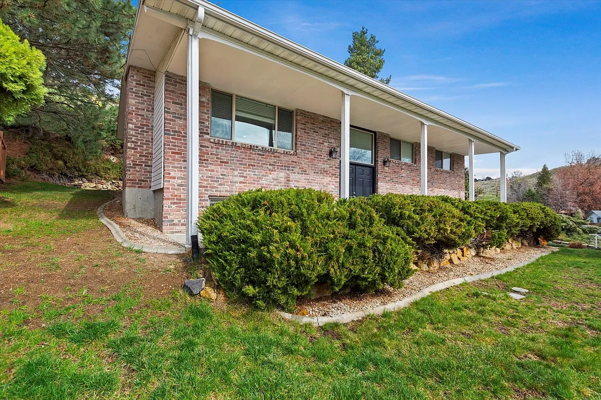 Building Photo - 3017 N Bogus Basin Rd