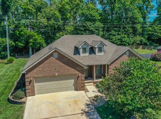 136 Legacy Dr, Berea, KY 40403