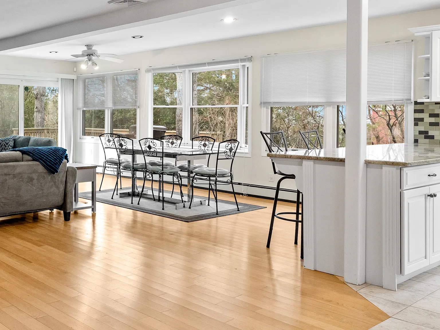 Oasis in Southampton Shores with private beach — Photo 4