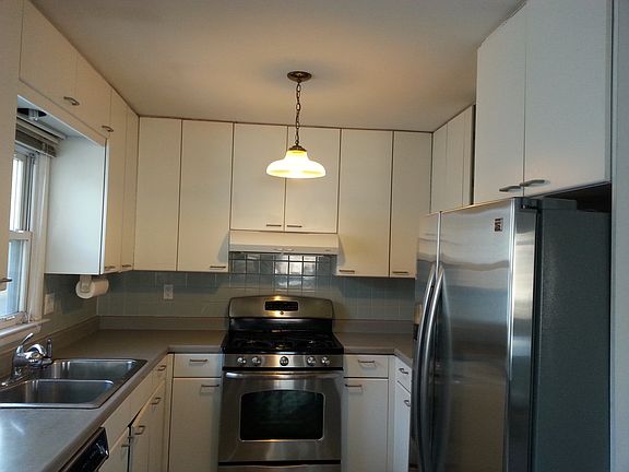2nd image of 433 Livermore Ave