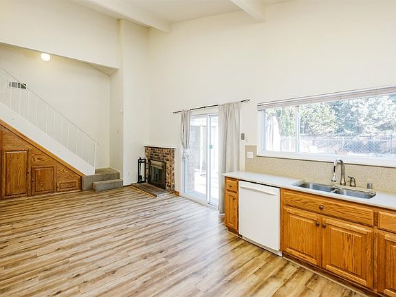 4th image of 6874 Escallonia Dr