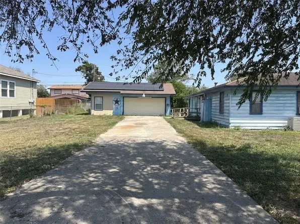 801 Ruben Chavez Rd, Robstown, TX 78380