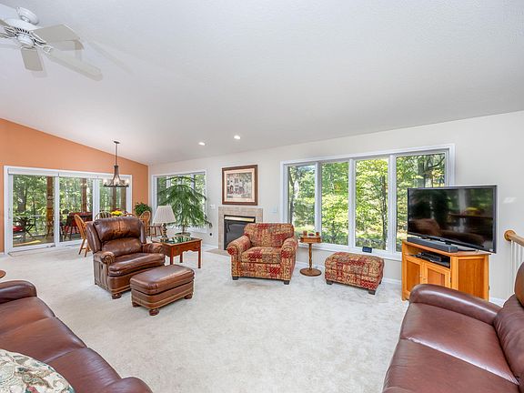 5th image of 8940 Jenny Ln