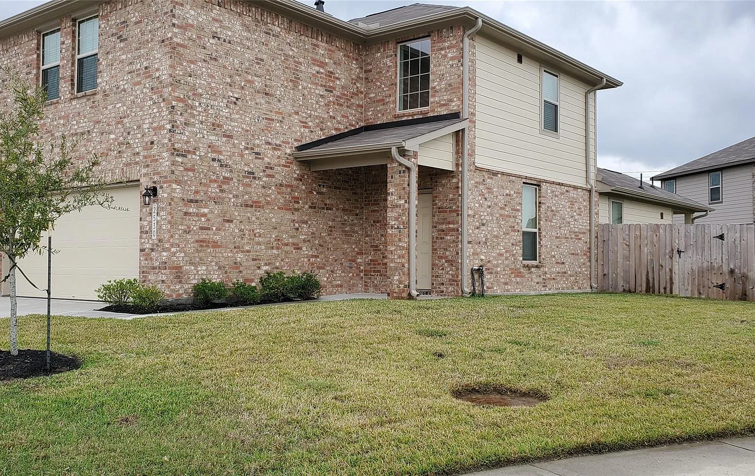4 bed, 2.5 bath, 2158 sqft, $2,550 — Photo 3