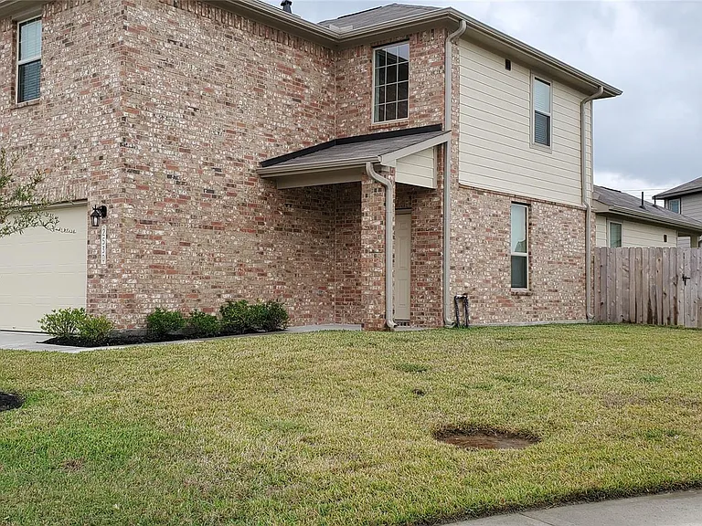 2530 Remembrance Cir — Photo 3