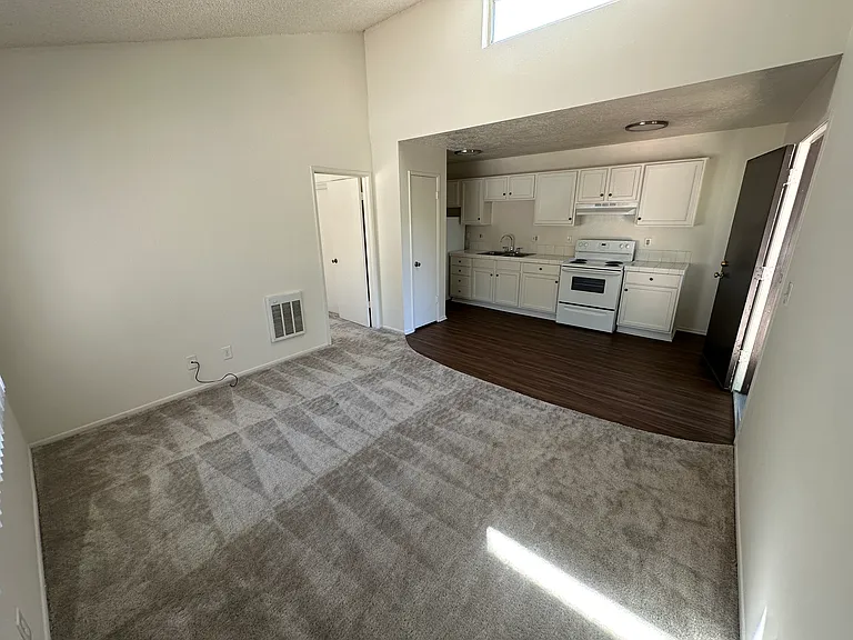 270 W Alamar Ave #20 — Photo 2