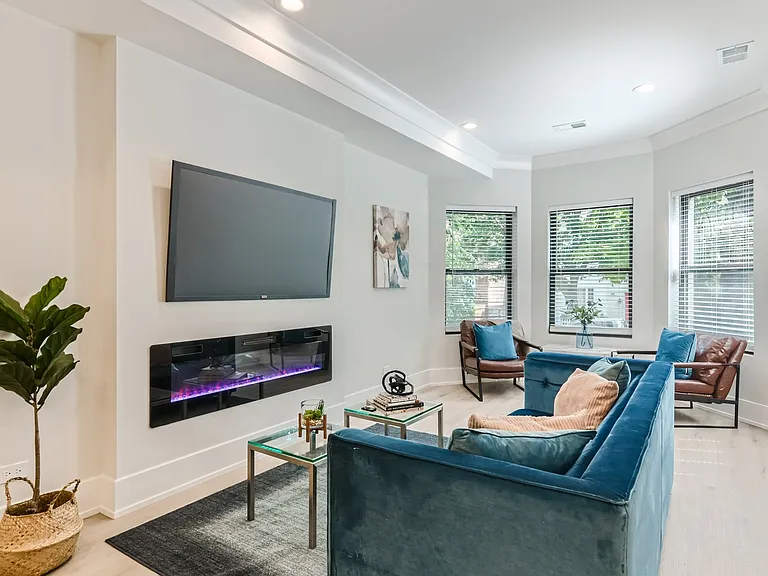 1420 W Winnemac Ave #3 — Photo 3