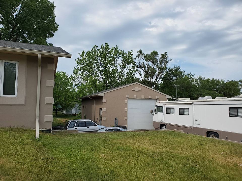 2nd image of 3412 Easton Blvd