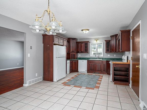 3rd image of 1719 Pearlview Ct