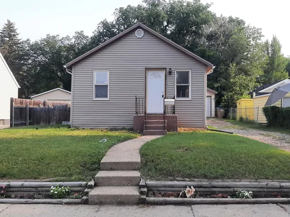 802 11th Ave NW, Minot, ND 58703