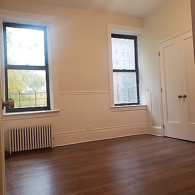 3rd image of 1080 Park Ave APT 4E