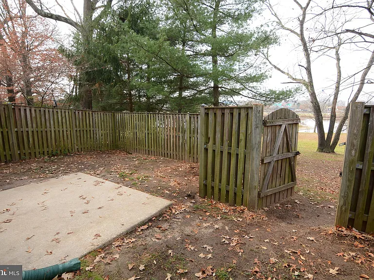 1666 Albermarle Dr — Photo 32