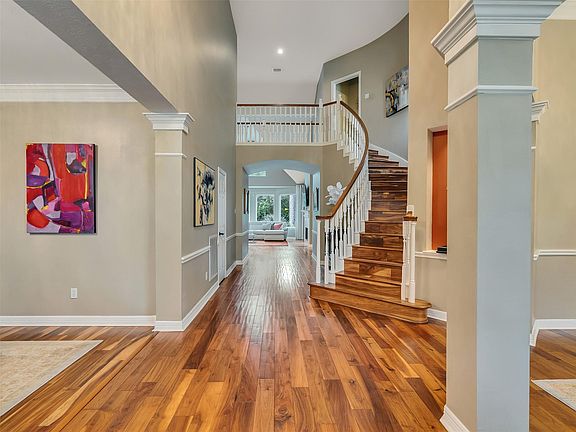 5th image of 131 W Slatestone Cir
