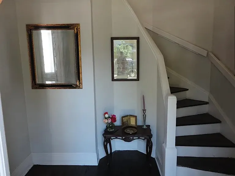 528 E State St #3 — Photo 2