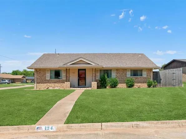 124 Ruskin Pl, Chickasha, OK 73018